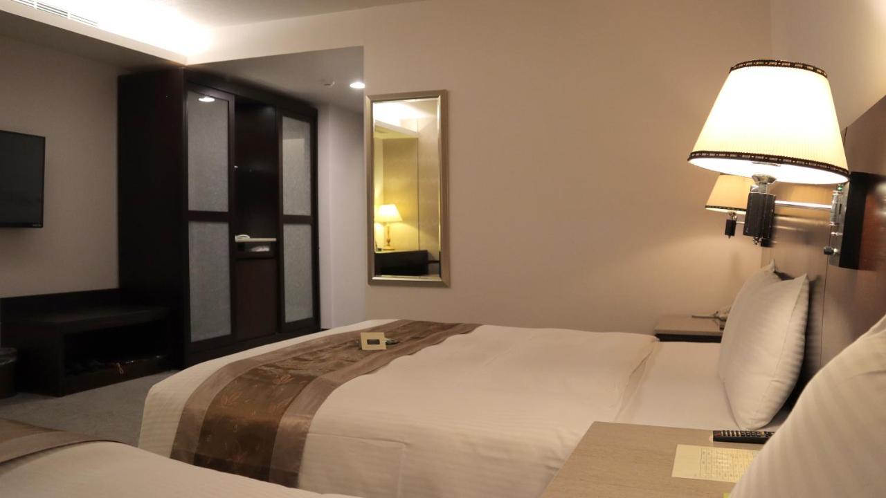 Ho Fong Business Stay Fengyuan Exterior foto
