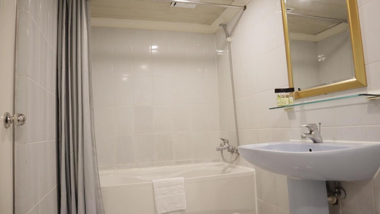 Ho Fong Business Stay Fengyuan Exterior foto