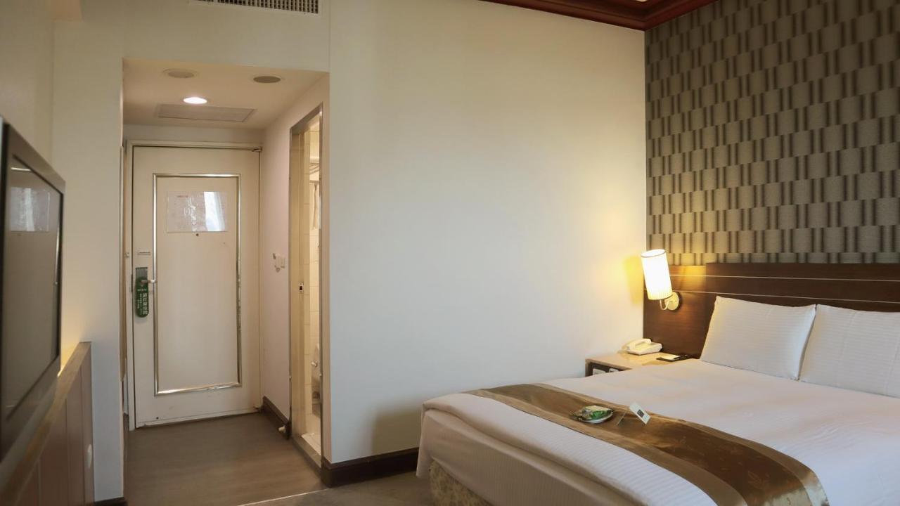 Ho Fong Business Stay Fengyuan Exterior foto