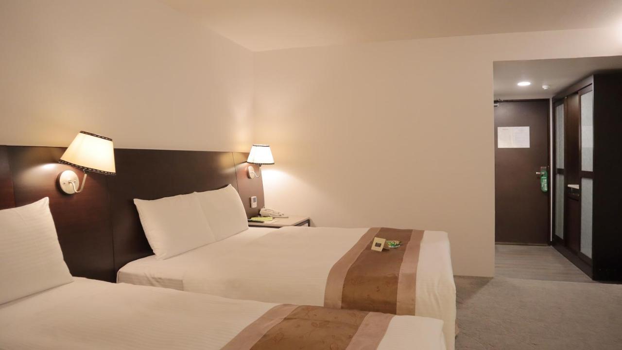 Ho Fong Business Stay Fengyuan Exterior foto