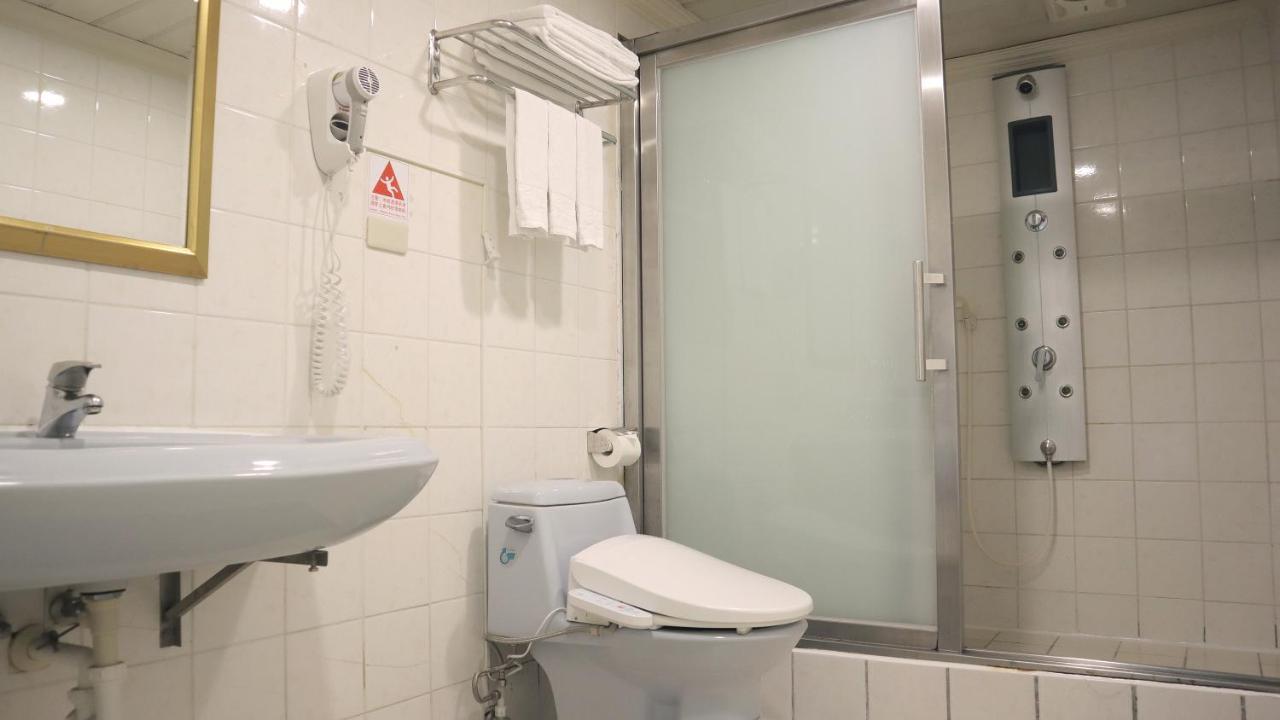 Ho Fong Business Stay Fengyuan Exterior foto